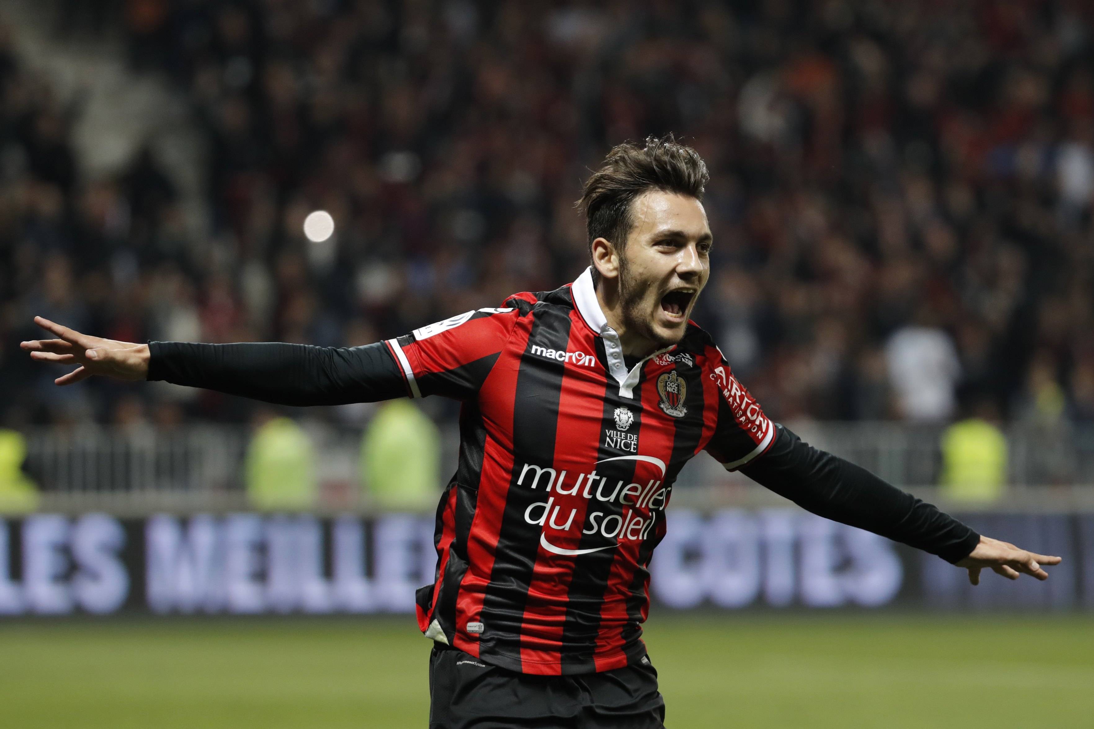 德甲赛程吃紧，埃因霍温关键时刻外线爆发，媒体盛赞，心理建设被强调