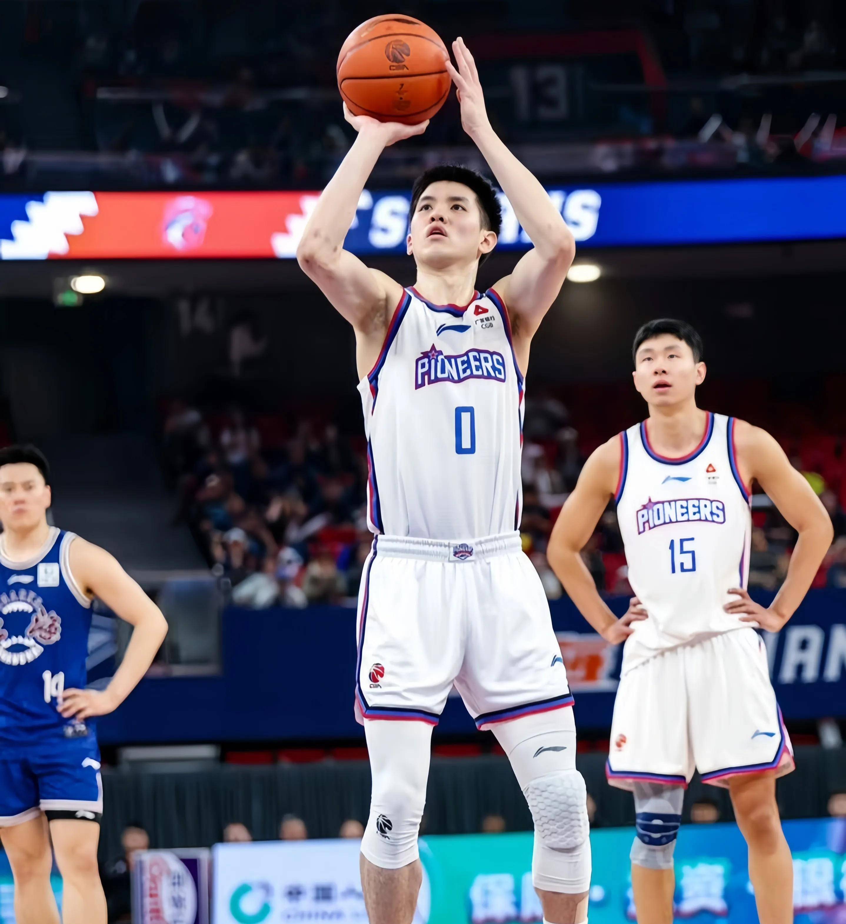 关于清晨里昂调整名单以备CBA季后赛，门线救险环节打磨，气氛紧张，高层口径保持一致的信息-爱游戏中国官网